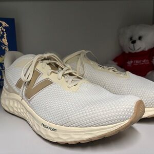 New Balance White and Tan Athletic Shoes size 11.5